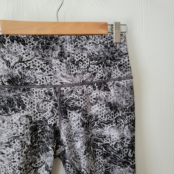 Lululemon Wunder Under HR Crop - Picture 6 of 7